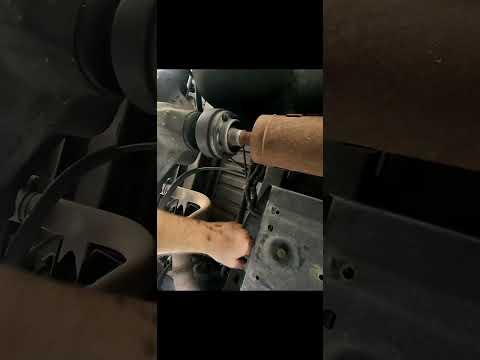 Changing the evap sensor and gas cap on the 2013 Jeep Wrangler.