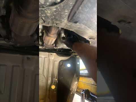 How to oil change 2018 Honda Civic 2.0L 4 Cyl oil plug and filter